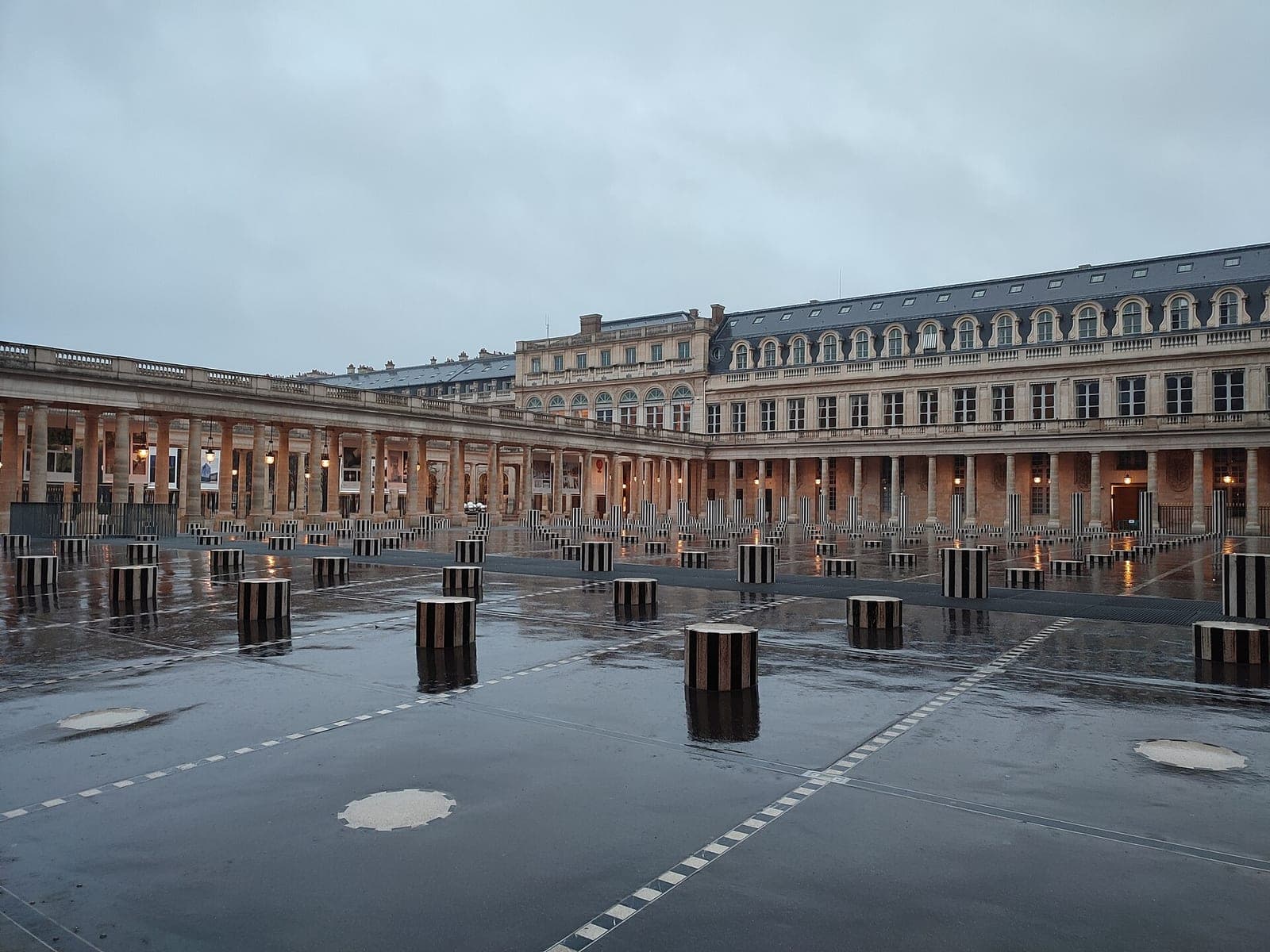 Les Deux Plateaux (vue contemporaine) (1985-1986)