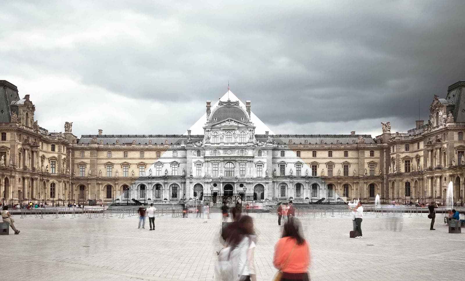 Pyramide du Louvre (2016)